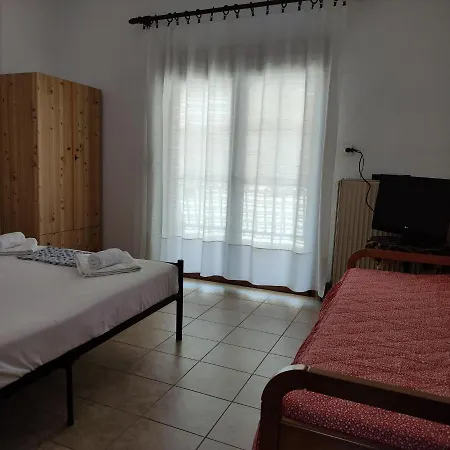 Traditional Apartment Neos Marmaras