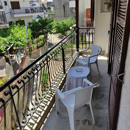 Traditional Apartment Neos Marmaras